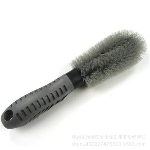 深层清洁不伤轮毂——软柄防滑洗车刷，让每一寸轮毂都光亮如新